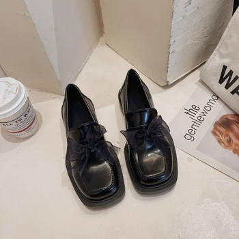 Мери Джейн добро, младо, черно Жена, кожени обувки с квадратна глава и дебел ток в британския стил, 2023, Есенно-зимни Нови обувки-лодка телесен цвят